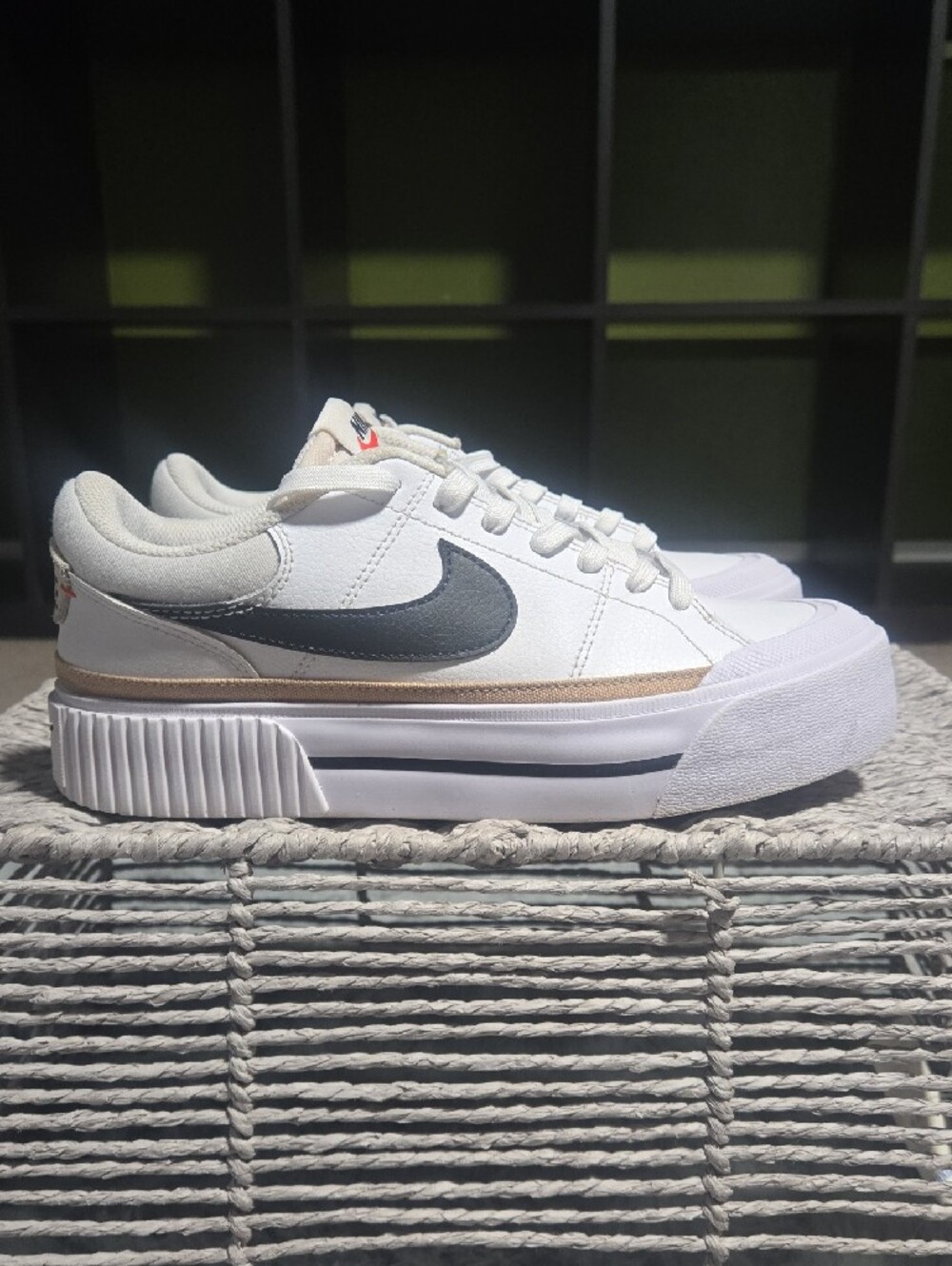 Nike Women's Court Legacy Lift Shoes Size 7.5 - Picture 2 of 11